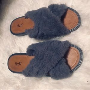 Gray faux fur flats US 9